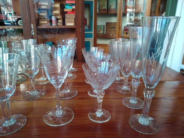 Copas y vasos antiguos de cristal