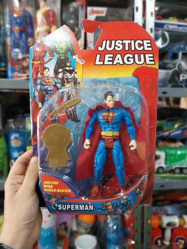 Represalias Destino su Muñeco Superman Articulado 14 cm - DUENDE ROJO
