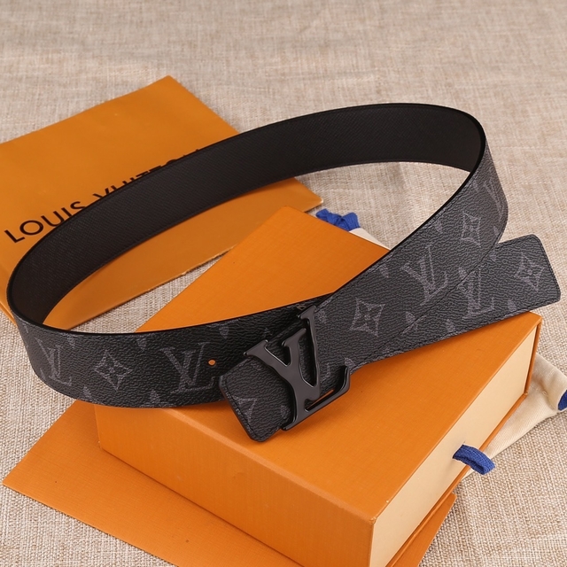 Cinto Louis Vuitton - Comprar em Boutique La'Myra