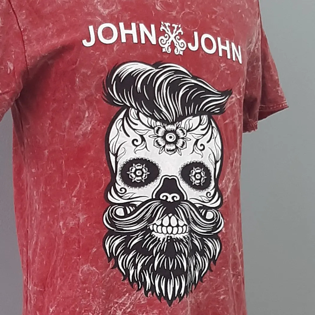 T-shirt John John estampa caveira