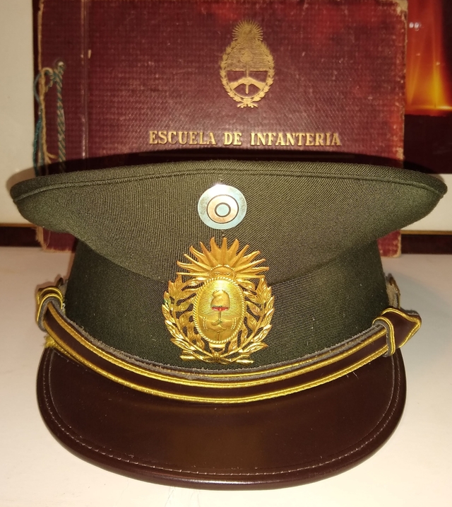Perceptible Ligadura banco Gorra Ejército Militar Argentino Año 1980, Impecable