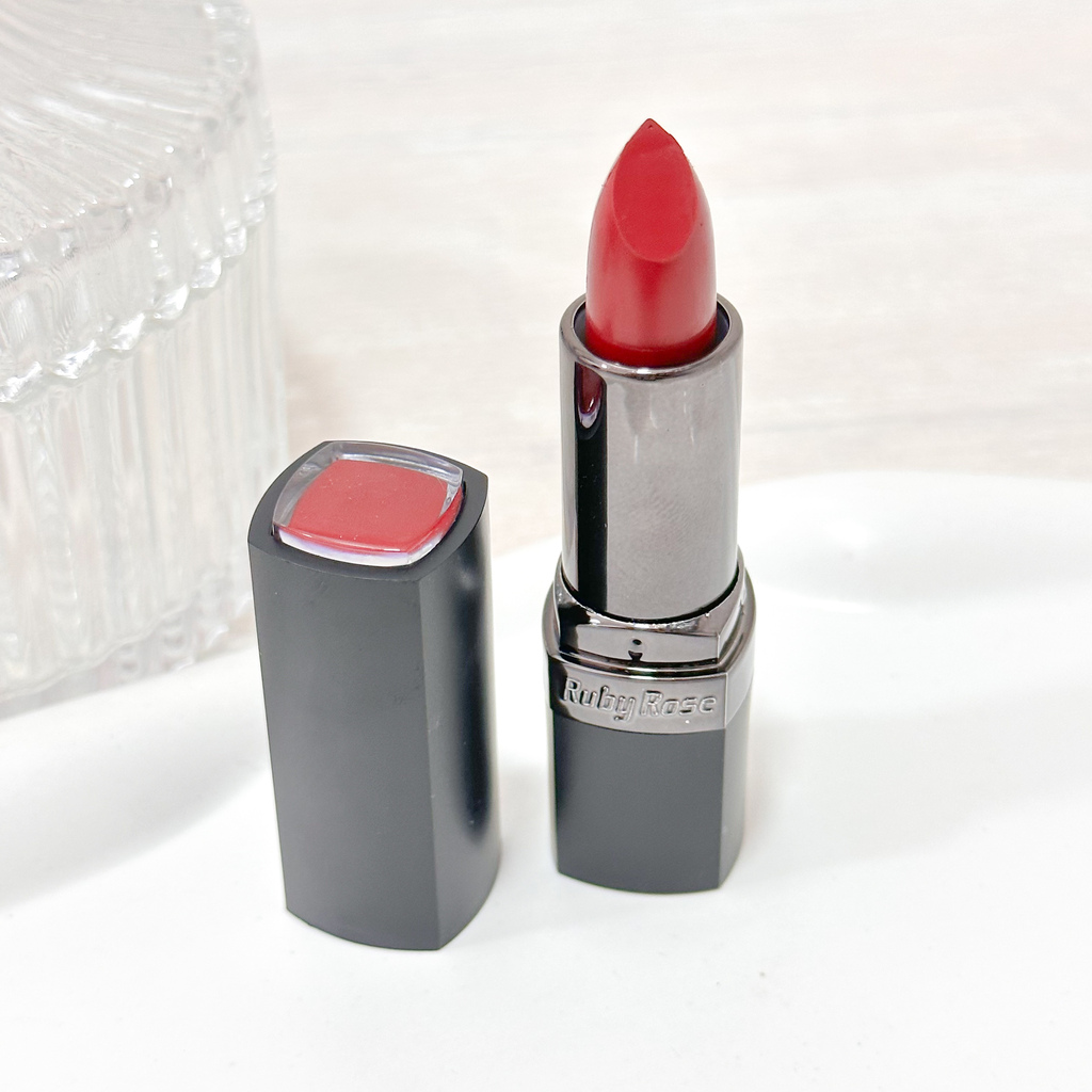 Labial En Barra Matte Cremoso Ruby Rose Verte Linda