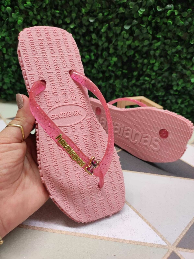 Chinelo Feminino Adulto Havaianas Stitch Alto Relevo Rosa BB