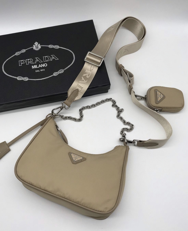 prada re edition beige bolsa