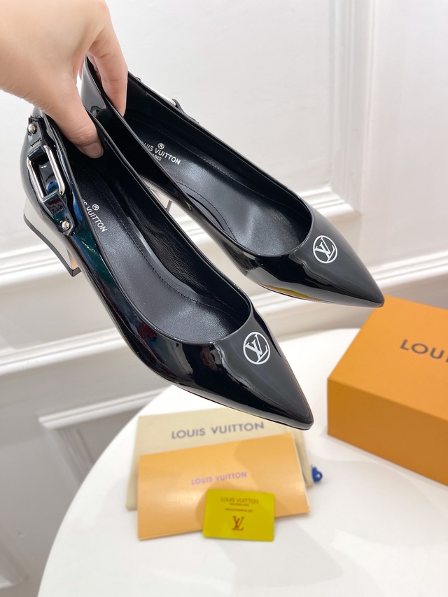 Sandalia Salto Baixo - Louis Vuitton - Feminino - Sapatos - Sandalias