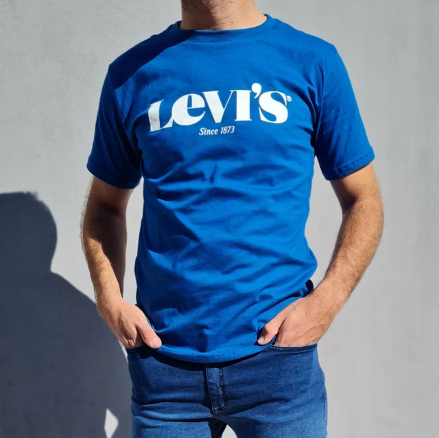 remera levis azul