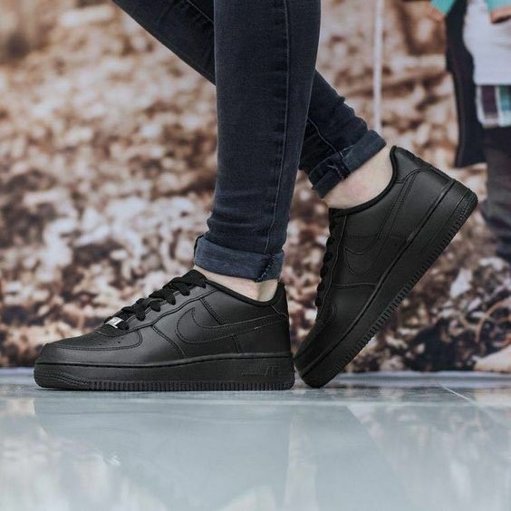 ZAPATILLAS NIKE AIR FORCE "NEGRAS" - TORONTO