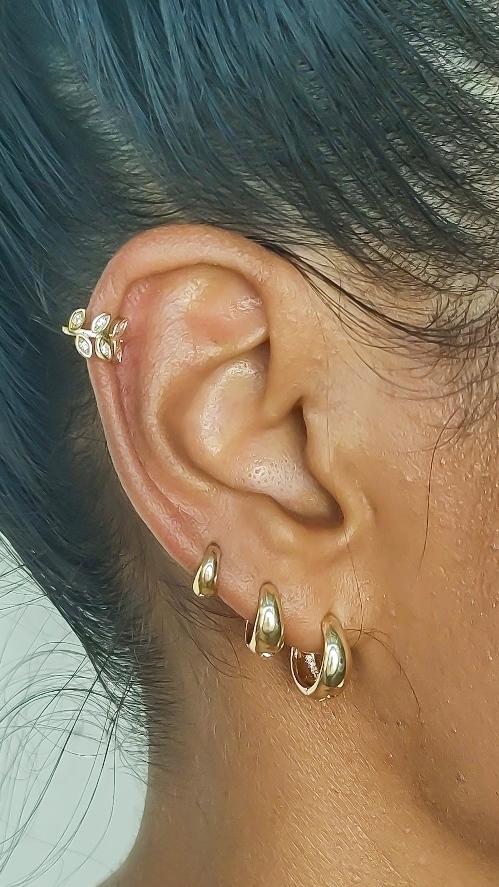 Piercing Fake Orelha Branco Cartilagem Folheado Ouro Par - Shelook