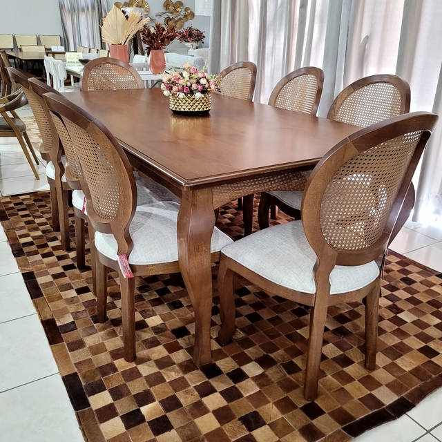 Conjunto Mesa 8 Lugares + Cadeiras Medalhão