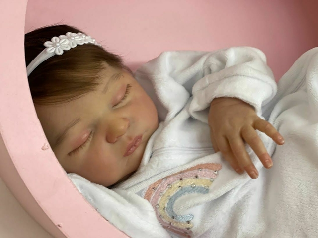 BEBÊ REBORN REALISTA LAURINHA DORMINDO PREMIUM