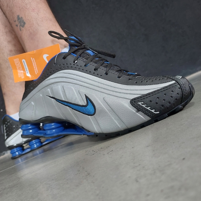 Nike shox cheap grey and blue