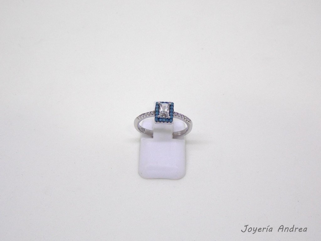 Anillo De Plata Rodinada Con Zircones Joyeria Andrea