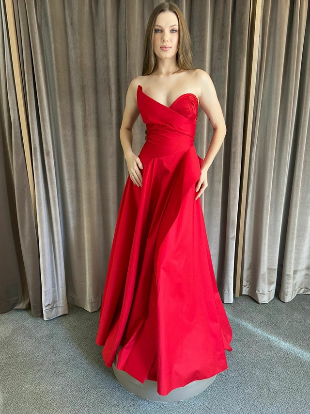 LOCAÇÃO Vestido princesa vermelho/marsala com flores 3D em tecido