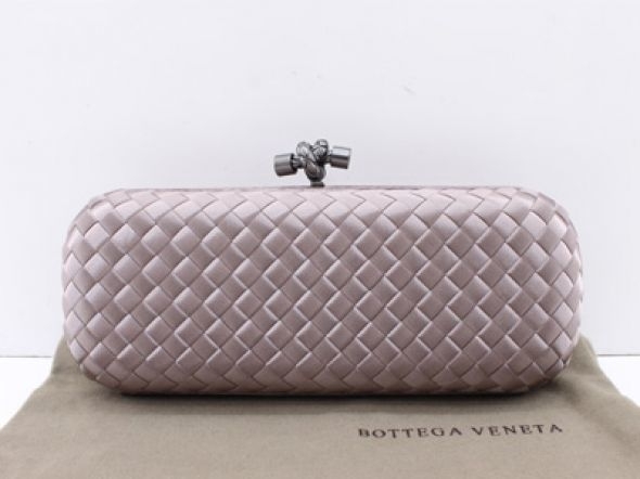 light grey clutch bolsa