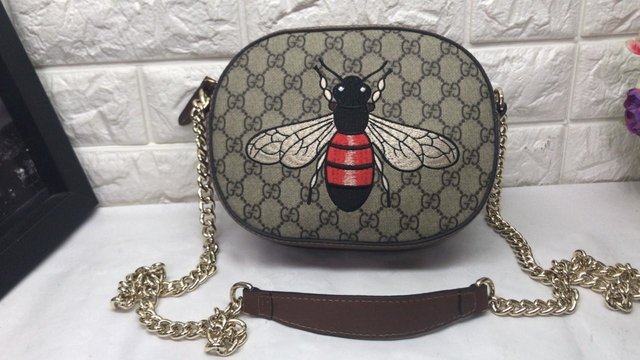 bee bolsa charm