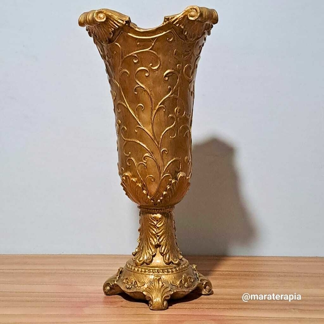 Vaso Decorativo Estilizado Metalização Dourado 40cm Gesso I Decora 