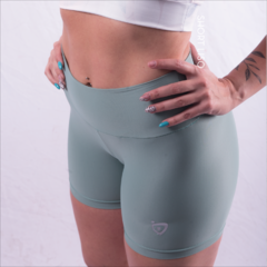 Short liso