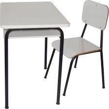 Conjunto Escolar composto de mesa e cadeira branca