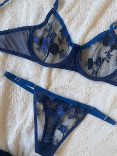 ROSE AZUL