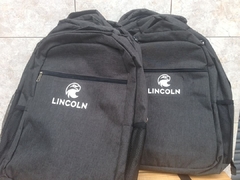 Imagen de Mochila Porta notebook, con salida de auricular logo 1 color.