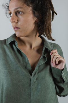 Camisa recortada_viscose - comprar online