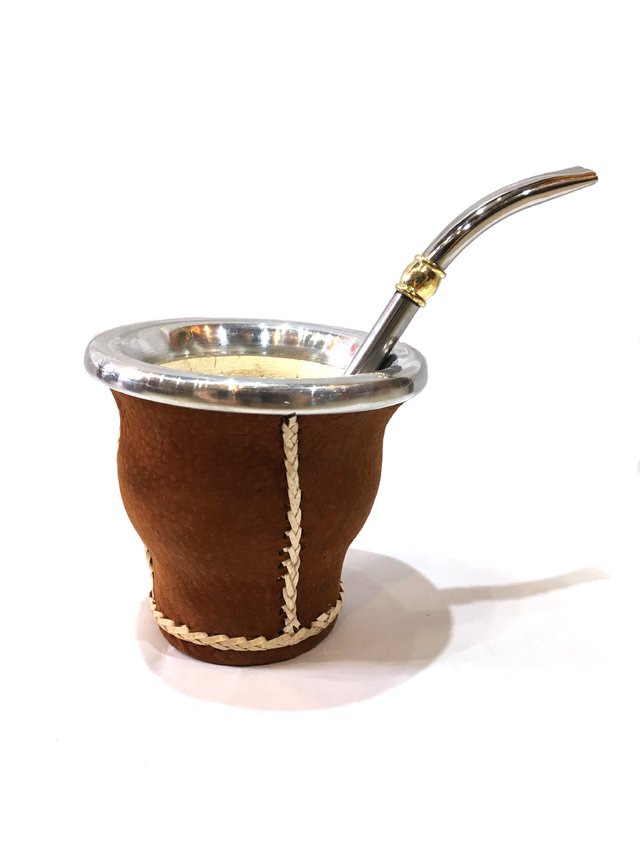 Mate De Cuero De Carpincho Con Base Metálica Y Bombilla