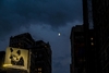 2517 - Manhattan contrasts #1