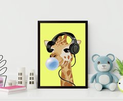 Quadro Girafa com chiclete ouvindo música - comprar online