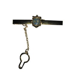Traba corbata con escudo