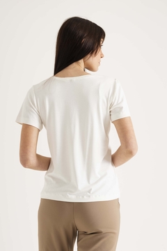 25531 REMERA CREPE DE PUNTO ESC V en internet