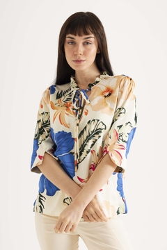 25516 BLUSA SATEN CON FRUNCES