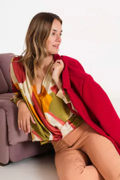 26000- BLUSA CRUZADA SATEN ESTAMPADO - comprar online