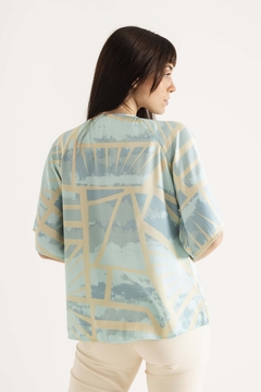 25514 BLUSA SATEN ESTAMPADO TIRITAS - ARYE