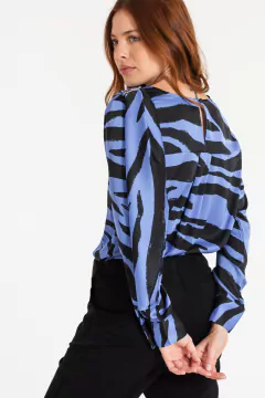 26000 BLUSA ESTAMPADA CON BUCHE - tienda online