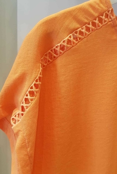 BLUSA CON ENTREDOS (24501) - tienda online