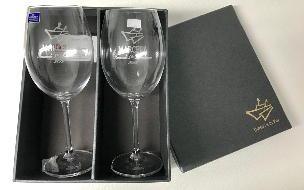 Set de 2 Copas Vino Cristal Alemán Grabadas en Caja de Lujo 635cc