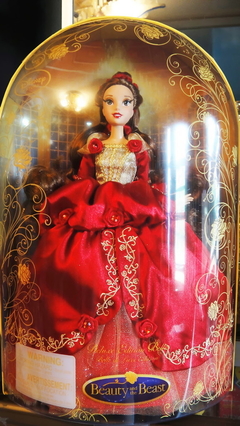 Belle Deluxe Edition Disney Store na internet
