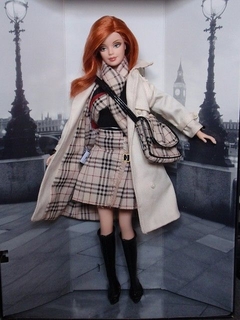 Burberry Barbie doll na internet