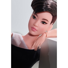 Barbie Looks doll - Petite, brunette pixie cut ( morena ) - Michigan Dolls