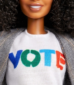 Imagem do Yara Shahidi Barbie She Hero doll