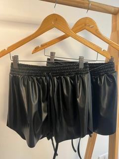 short de cuerina CANELA - comprar online