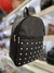 Mochila con tachas en internet