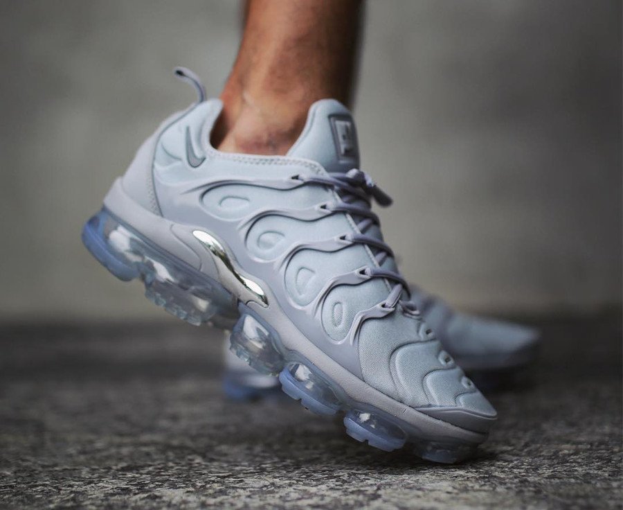 nike vapormax plus wolf grey