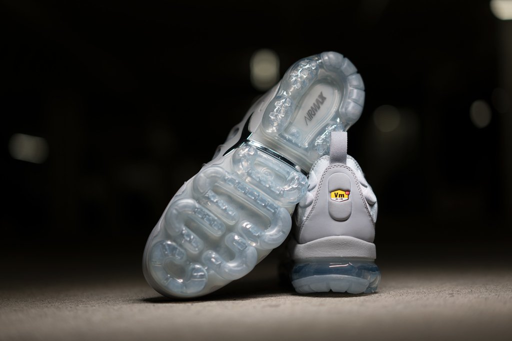 nike vapormax plus wolf grey