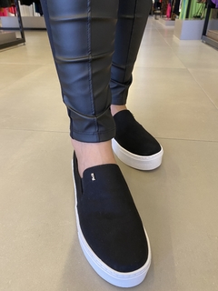 Tênis slip on Santa lolla preto suede