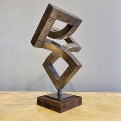 Escultura abstracta en acero, L. Van Kemenade, 2021
