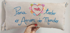 Almofada Linho Bordada Mão "Amor do Mundo" - comprar online