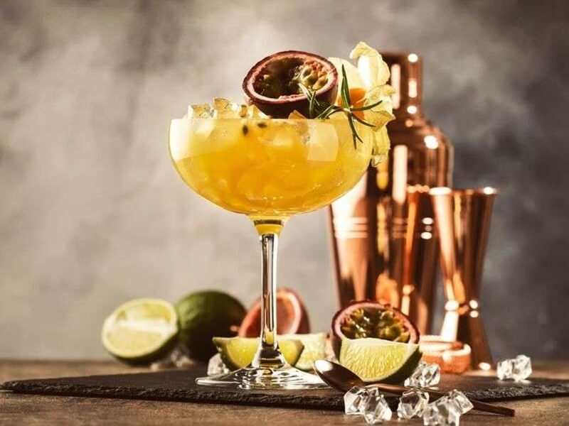 Drink Gin Tônica de Maracujá com Canela