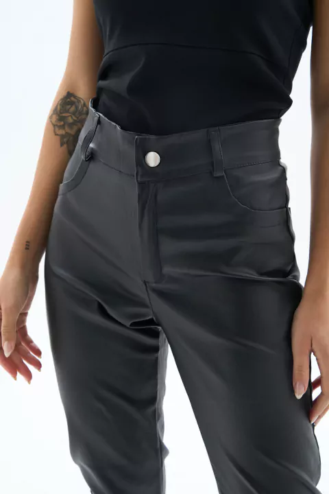 P24 PANTALON ENGOMADO