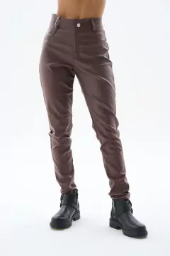 P24 PANTALON ENGOMADO - Dovima